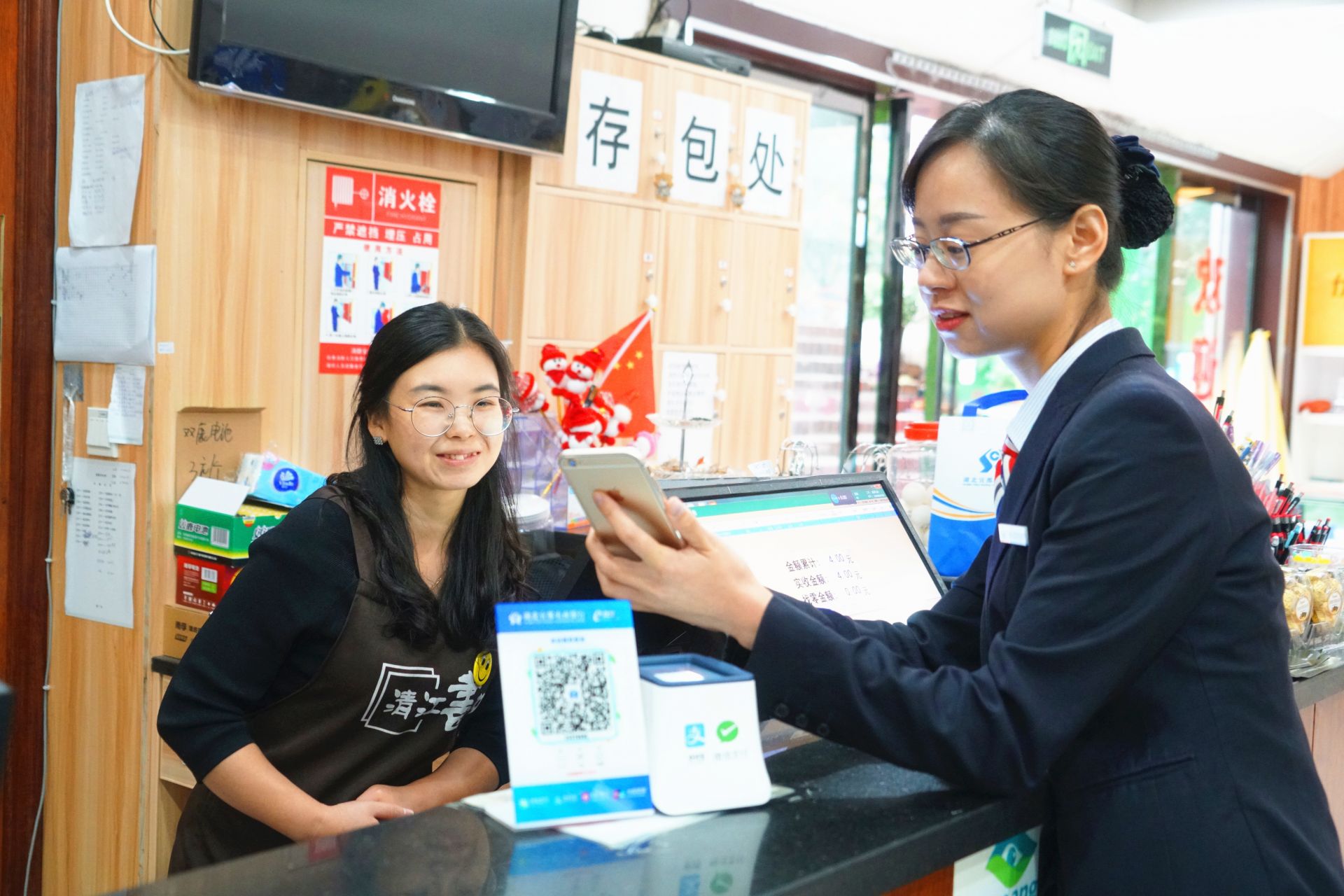 通易付pos机跟付临门_付临门pos机刷卡图片_付临门手刷pos机